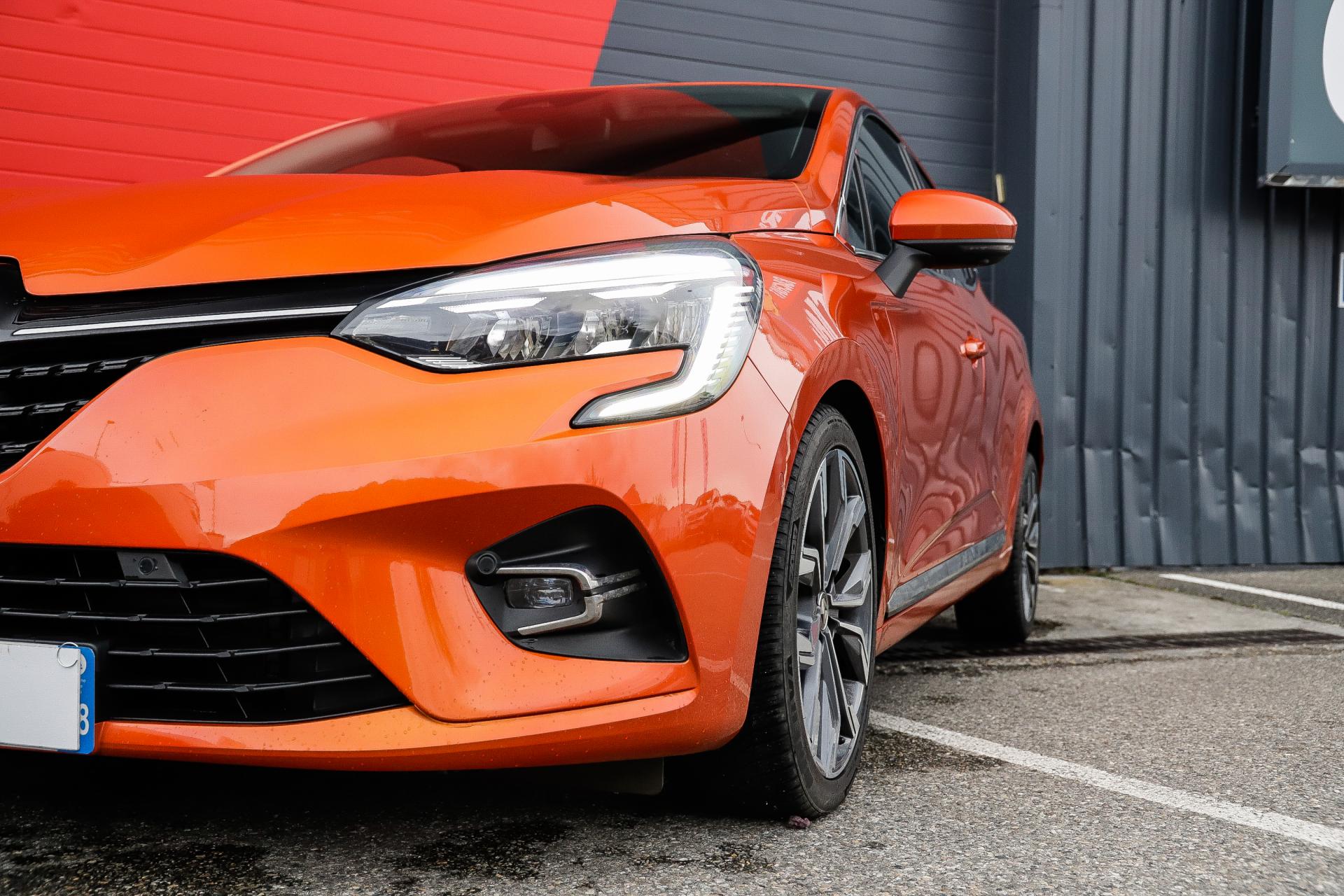 Renault clio 5 intens 90 tce orange neuve 0km près de lyon en auvergne  rhône alpes - concessionnaire de vente de véhicules neufs toutes marques à  Chanas 38 - CHANAS AUTO